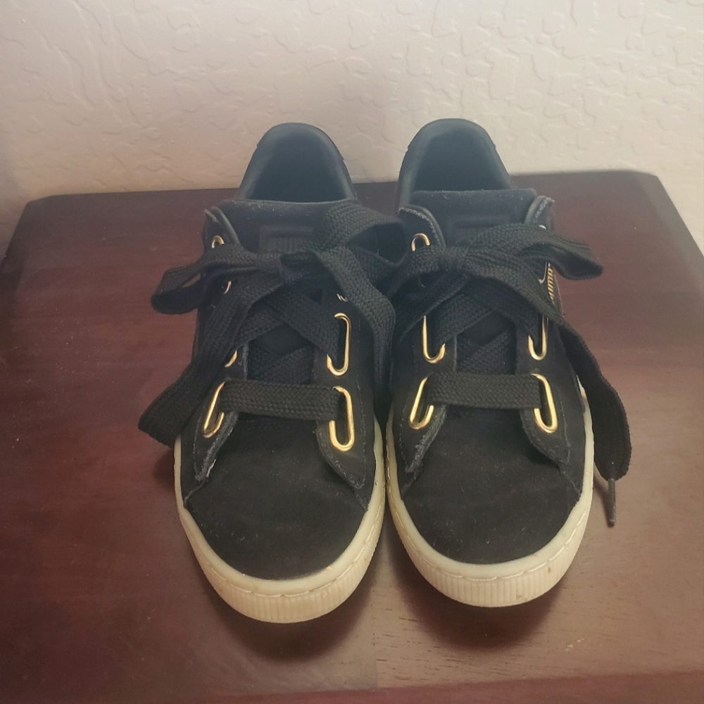PUMA Black Suede Heart -celebrate women- size 8 sneakers